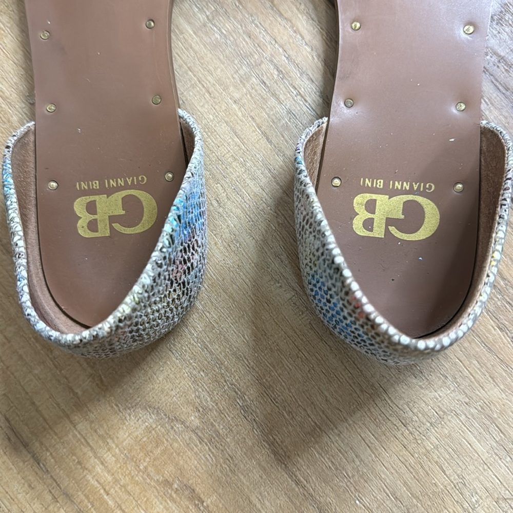 Gianni Bini Pool Party Sandals - Picture 5 of 6